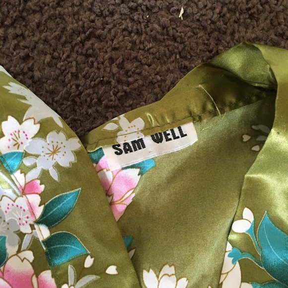 Floral robe and scarf - Picture 4 of 8